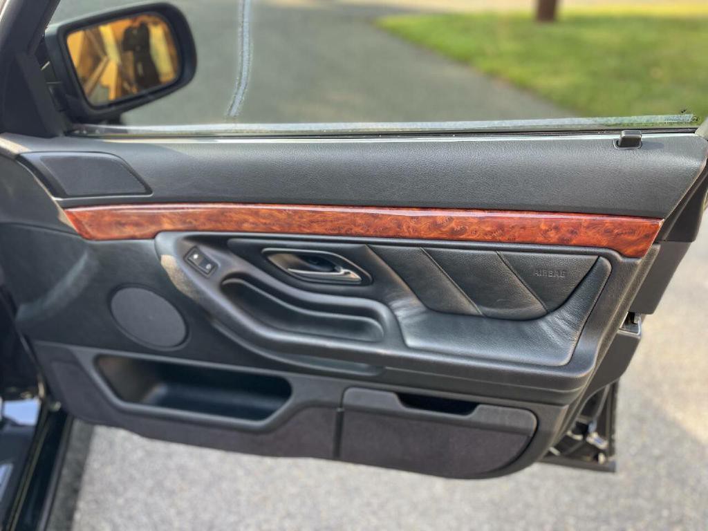 2001 BMW 7 Series Image 35