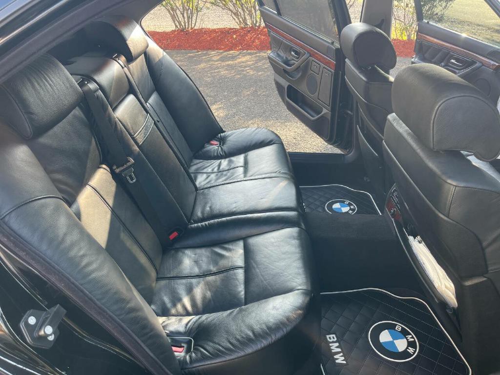 2001 BMW 7 Series Image 36