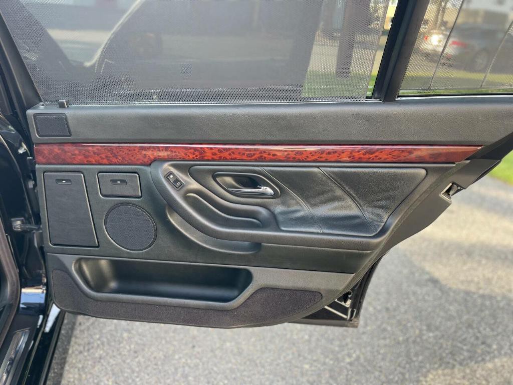 2001 BMW 7 Series Image 37