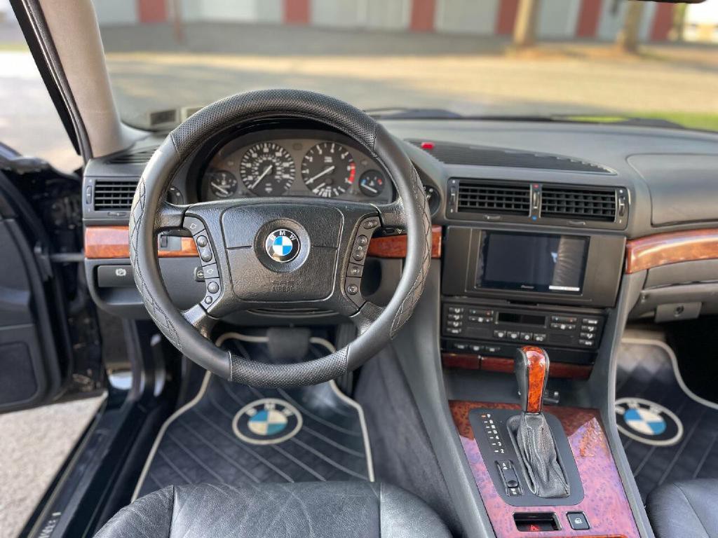 2001 BMW 7 Series Image 42