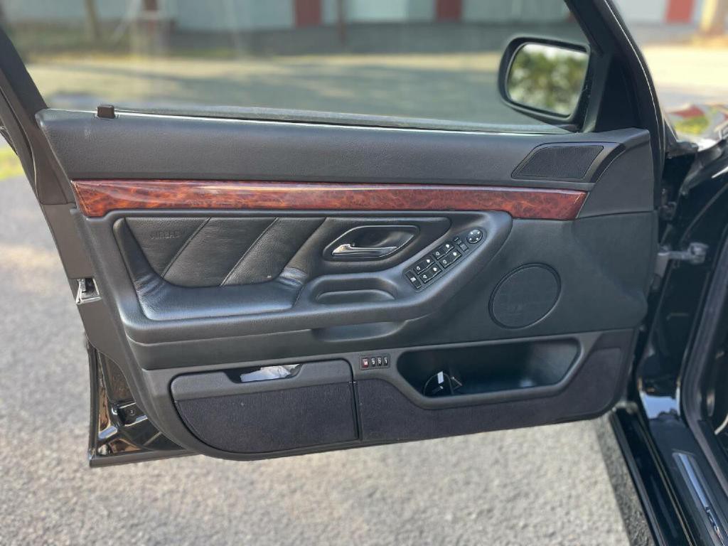 2001 BMW 7 Series Image 48