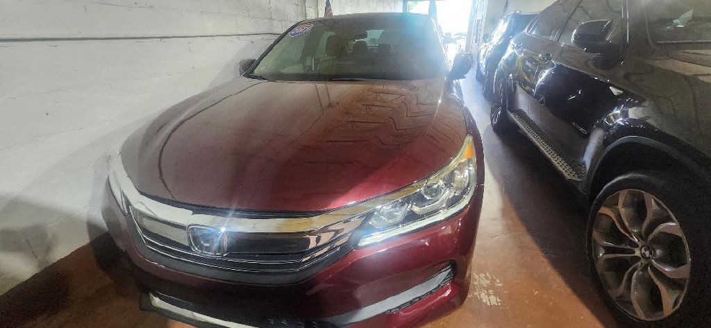 2017 Honda Accord Image 1