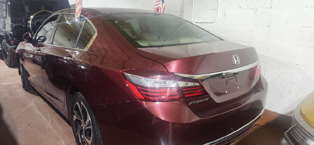 2017 Honda Accord Image 2