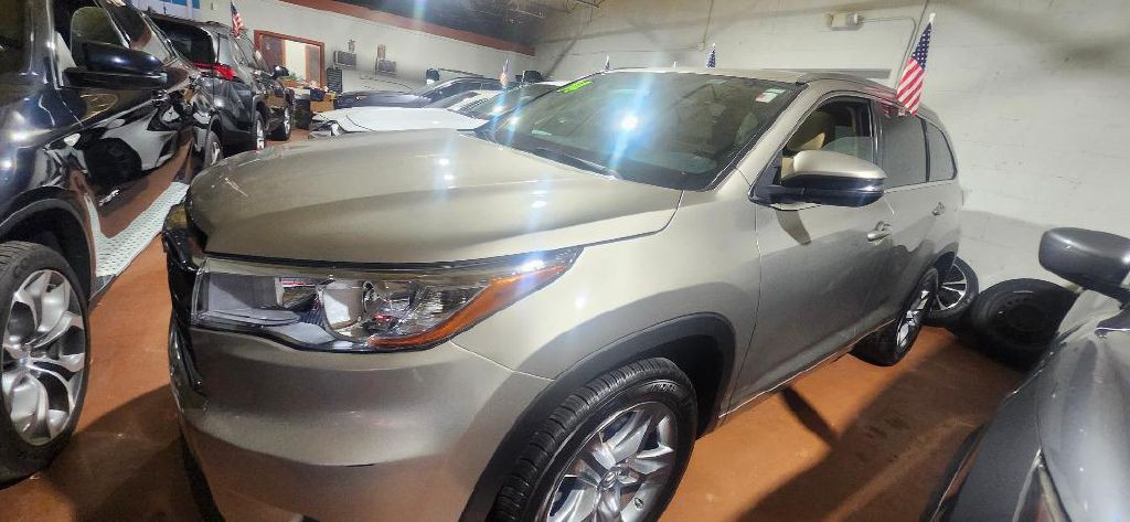 2014 Toyota Highlander Image 2