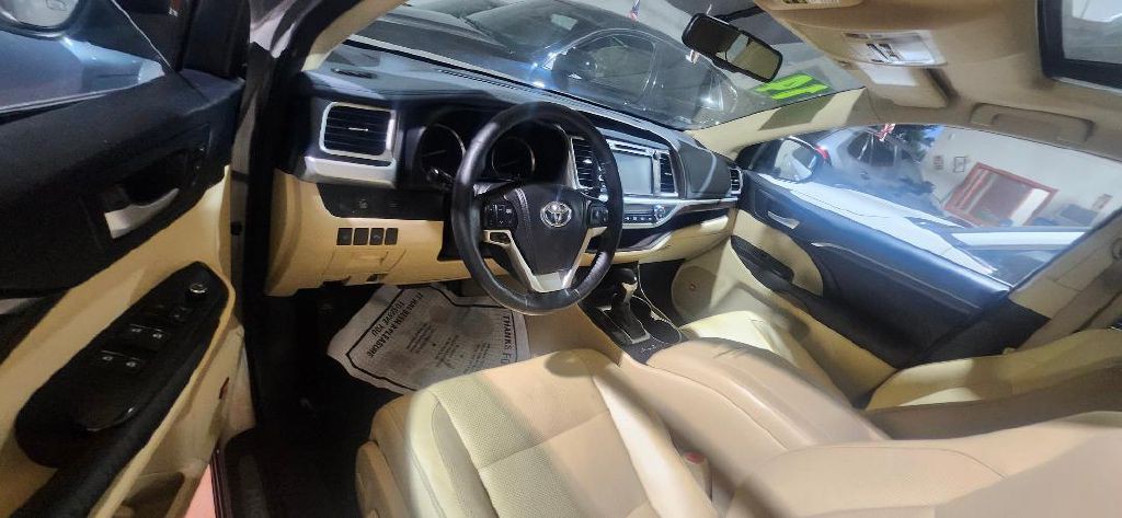 2014 Toyota Highlander Image 5