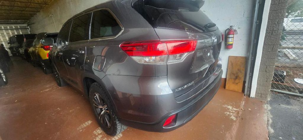 2019 Toyota Highlander Image 3
