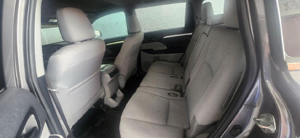 2019 Toyota Highlander Image 5