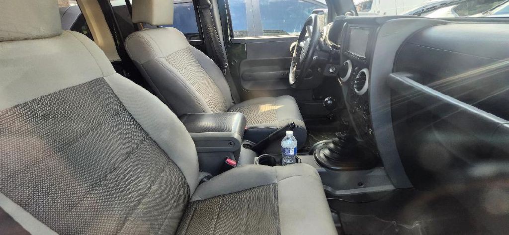 2010 Jeep Wrangler Unlimited Image 4