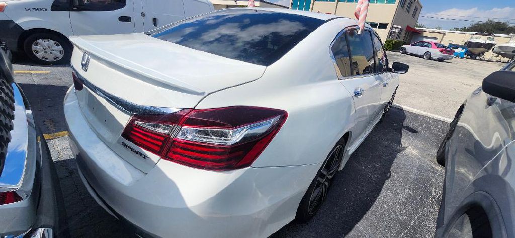 2016 Honda Accord Image 2