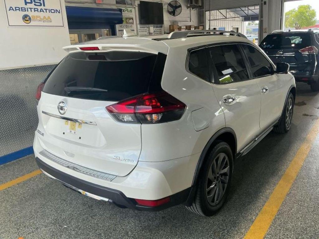 2018 Nissan Rogue Image 2