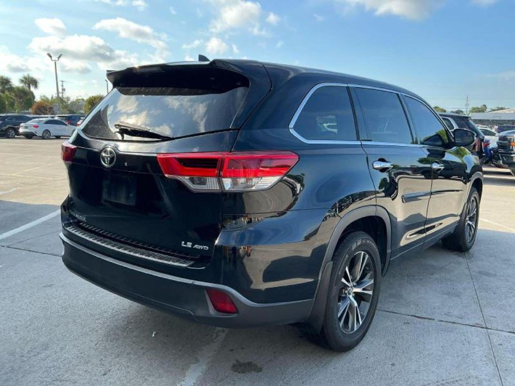 2018 Toyota Highlander Image 2