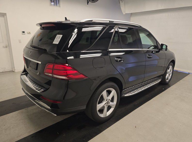 2017 Mercedes-Benz GLE-Class Image 2