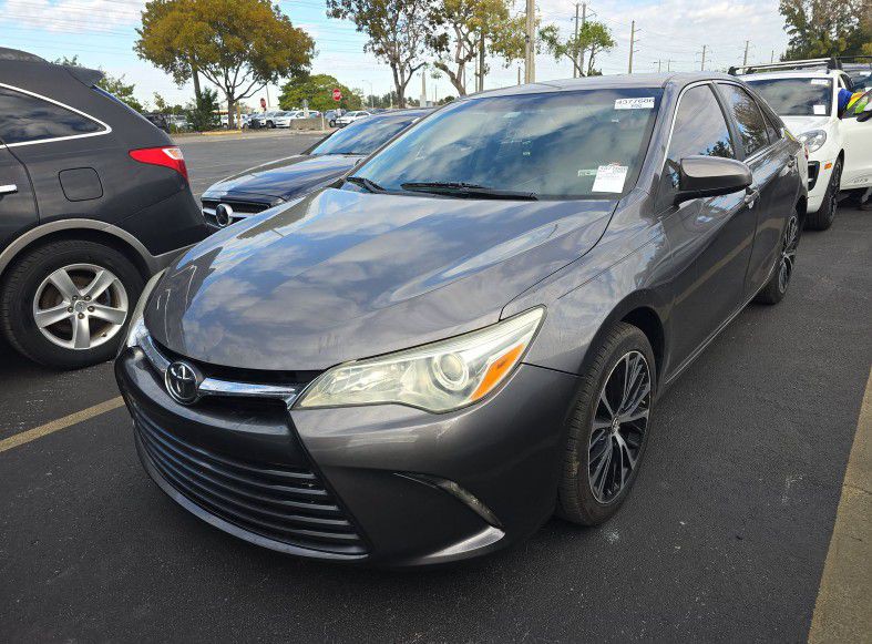 2016 Toyota Camry Image 1