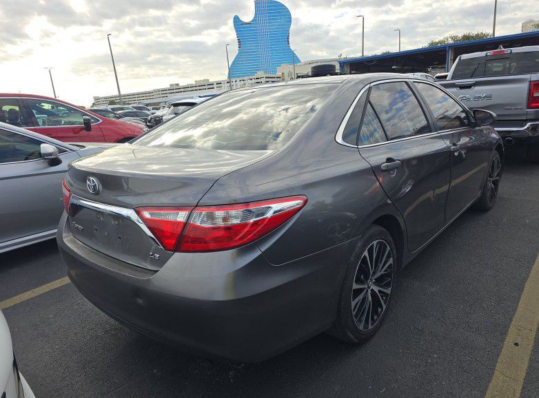 2016 Toyota Camry Image 2