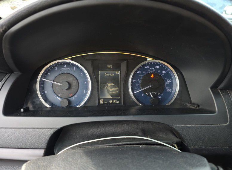 2016 Toyota Camry Image 3