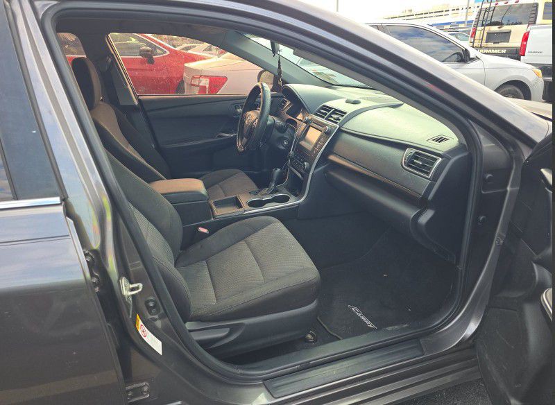 2016 Toyota Camry Image 4