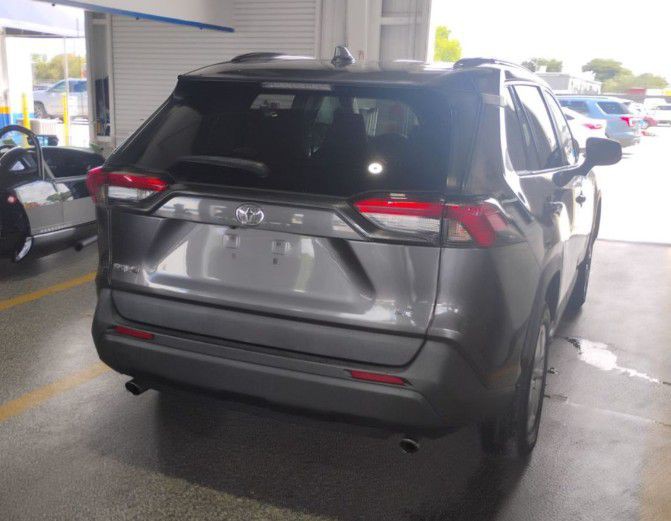 2021 Toyota Rav4 Image 2