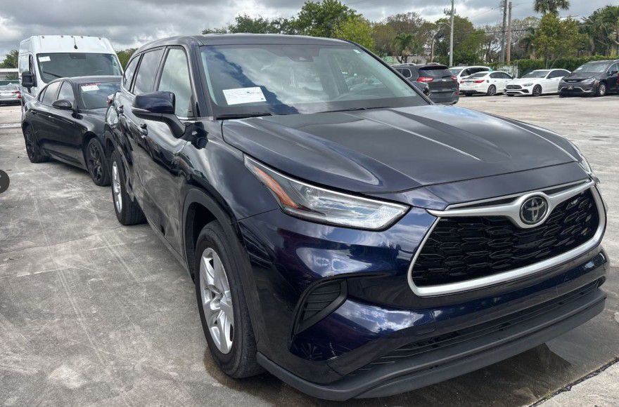 2021 Toyota Highlander Image 2