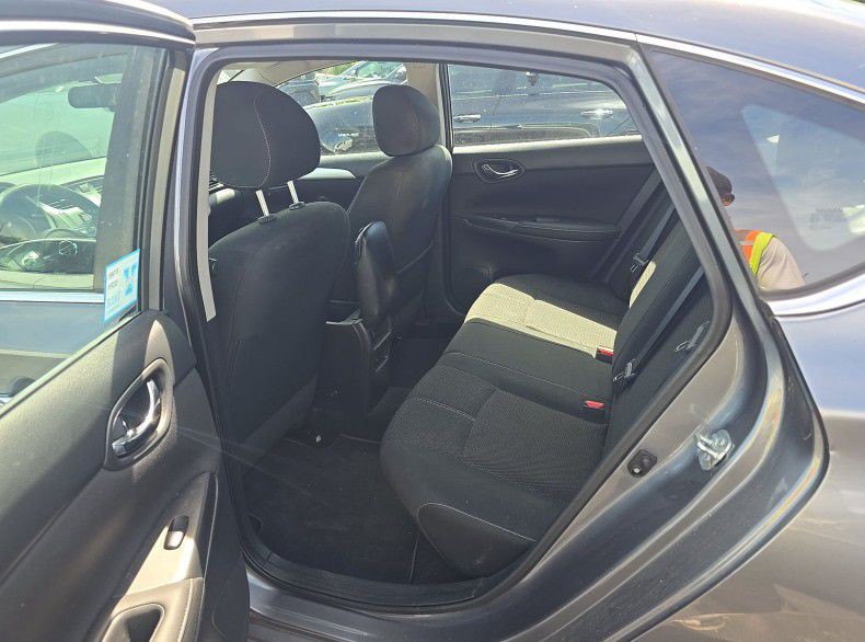 2018 Nissan Sentra Image 5