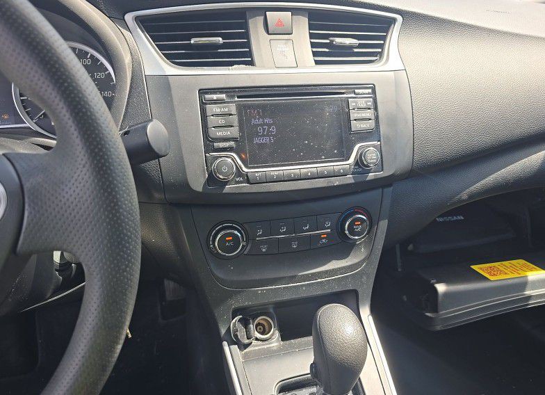 2018 Nissan Sentra Image 7