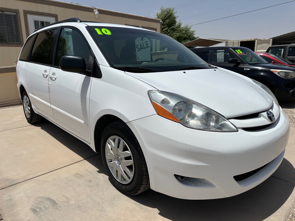 2010 Toyota Sienna Image 3