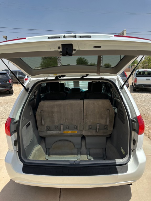 2010 Toyota Sienna Image 9