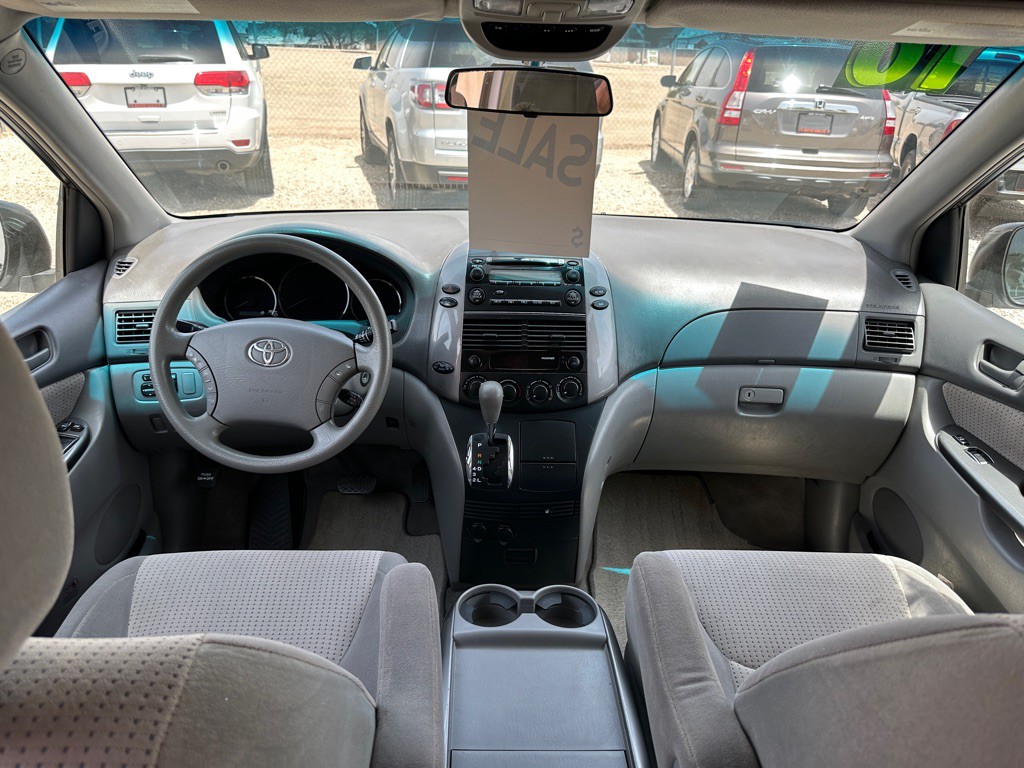2010 Toyota Sienna Image 12