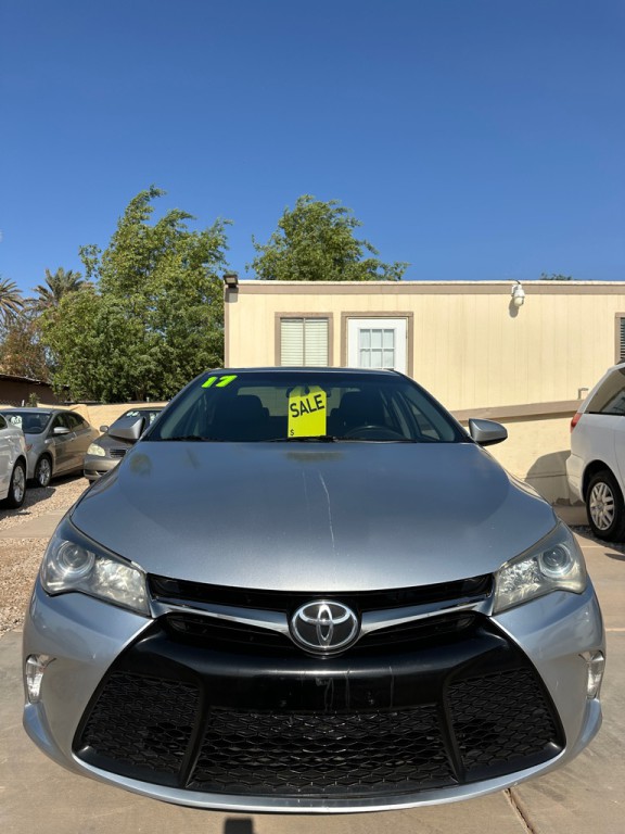 2017 Toyota Camry Image 2