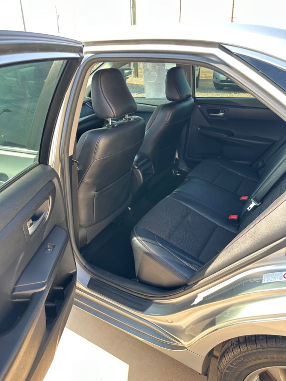 2017 Toyota Camry Image 8