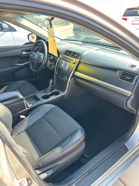 2017 Toyota Camry Image 10