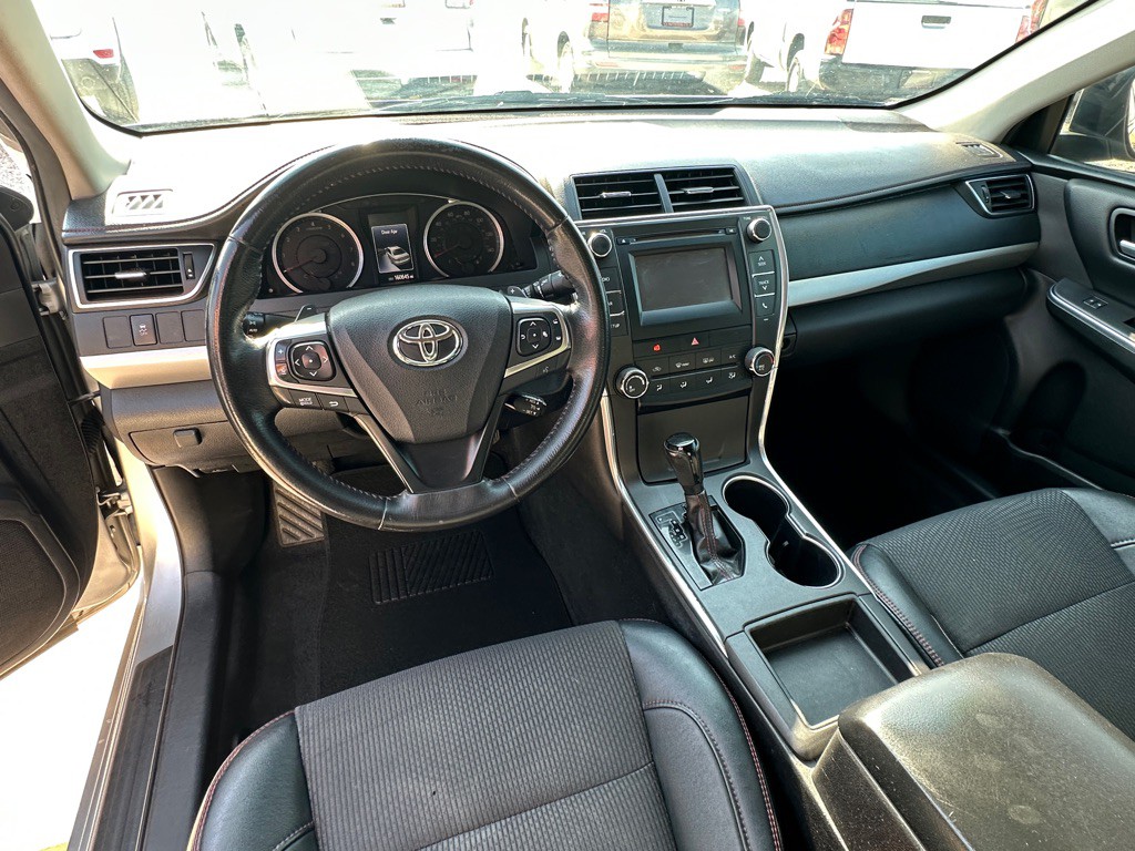 2017 Toyota Camry Image 11