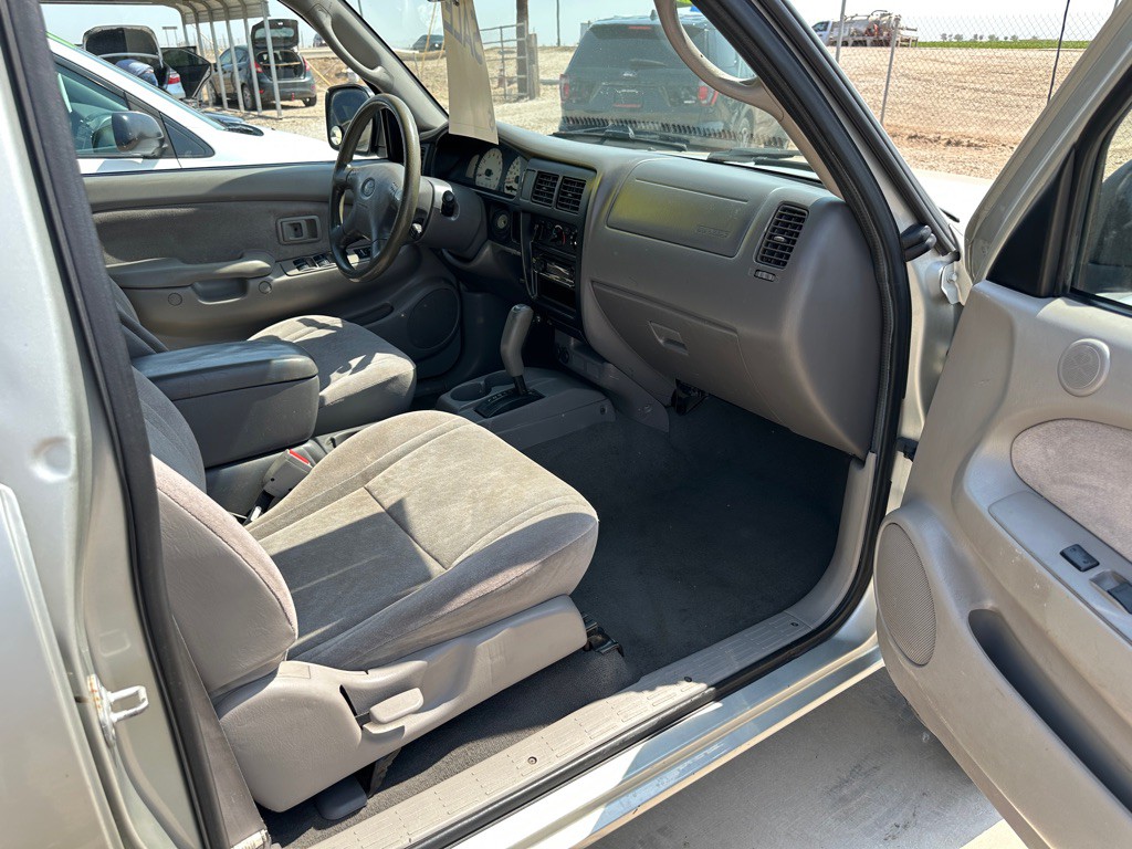 2003 Toyota Tacoma Image 10