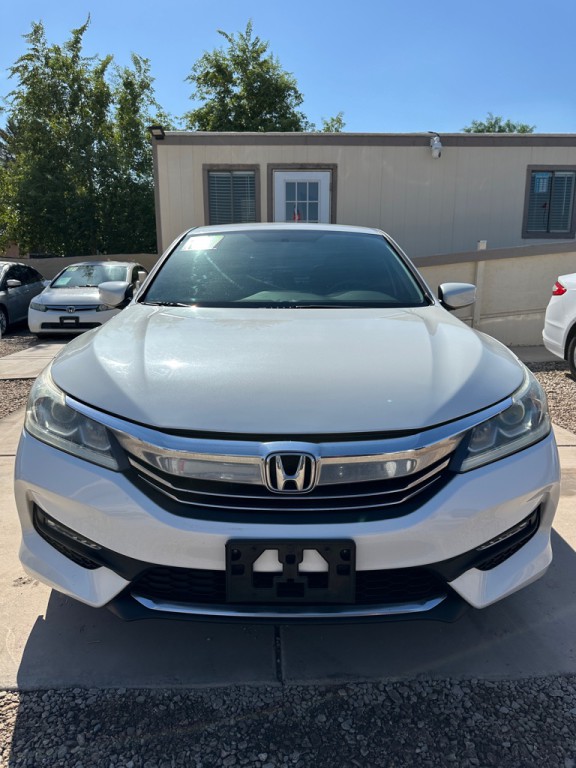 2017 Honda Accord Image 2