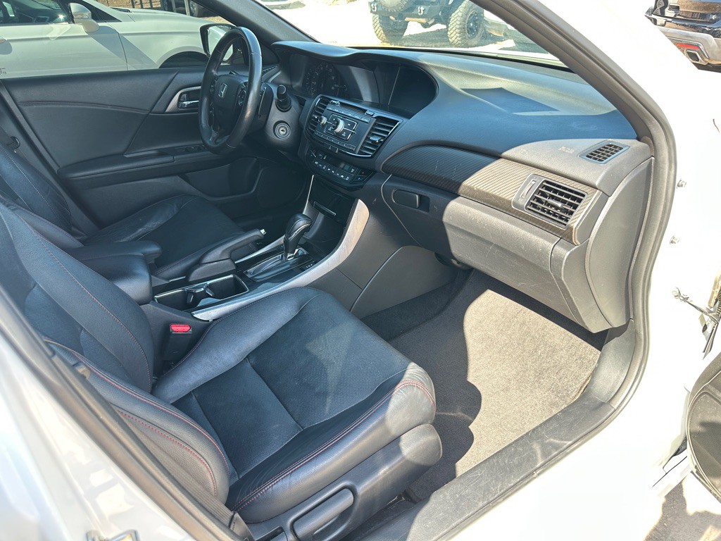 2017 Honda Accord Image 10