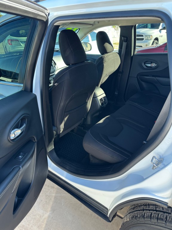 2015 Jeep Cherokee Image 8