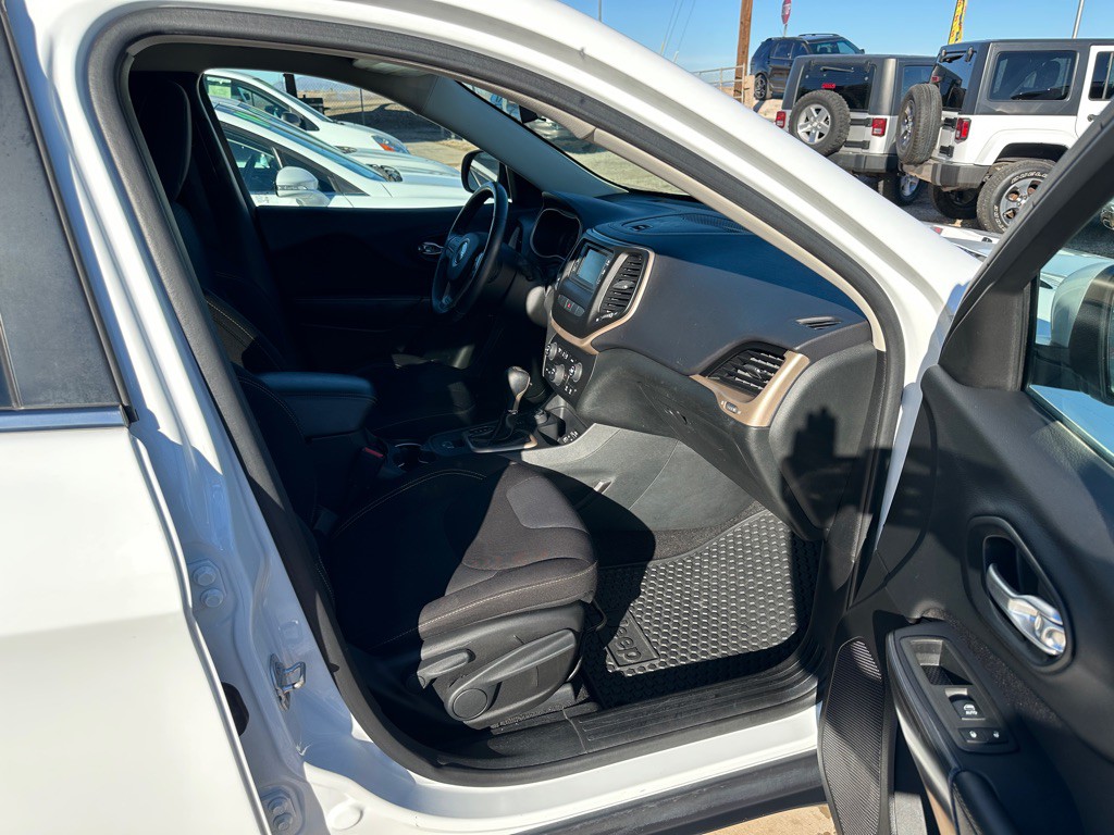 2015 Jeep Cherokee Image 11