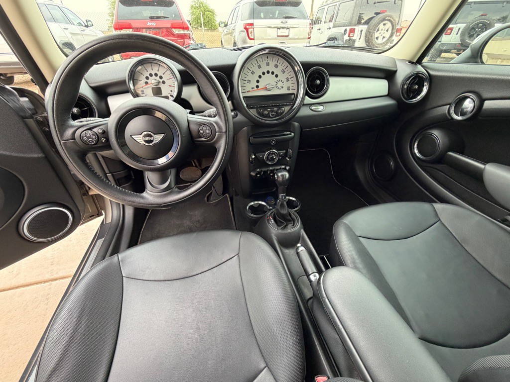 2012 MINI Cooper Image 11