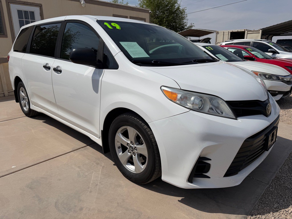 2019 Toyota Sienna Image 3