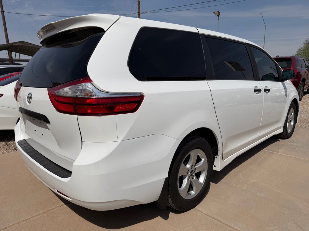 2019 Toyota Sienna Image 4