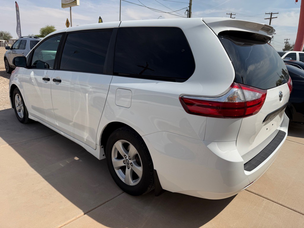 2019 Toyota Sienna Image 6