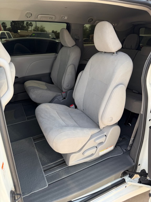 2019 Toyota Sienna Image 8