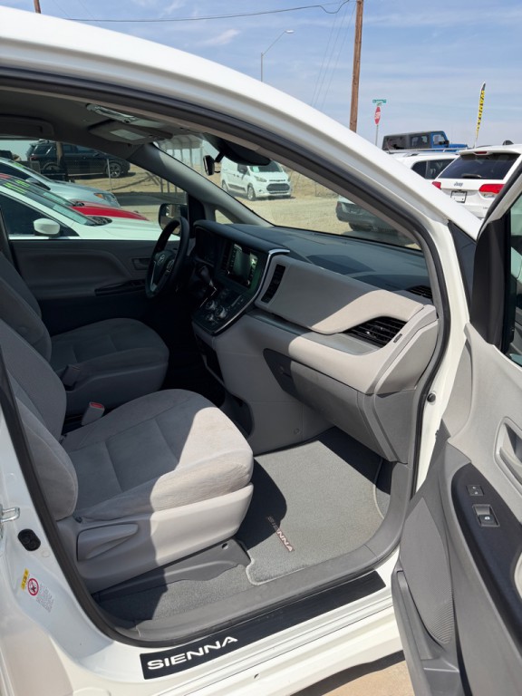 2019 Toyota Sienna Image 11