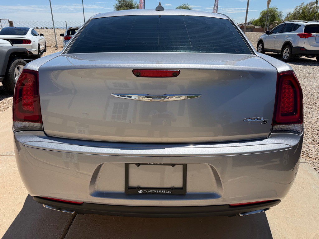 2018 Chrysler 300 Image 5