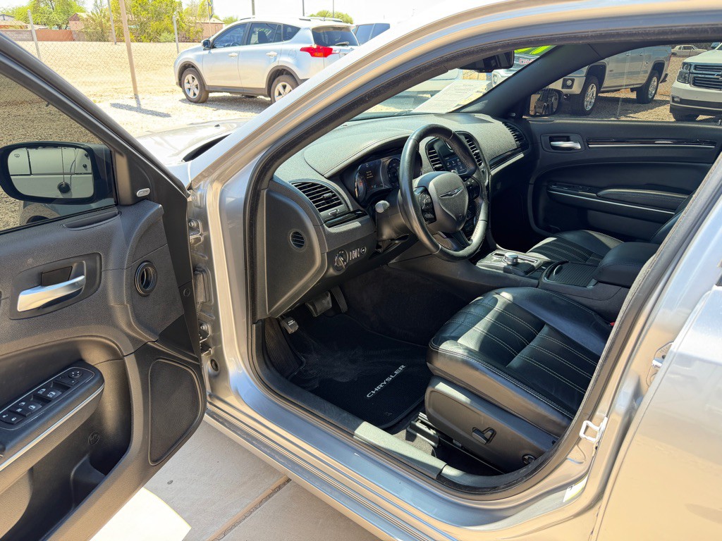 2018 Chrysler 300 Image 7