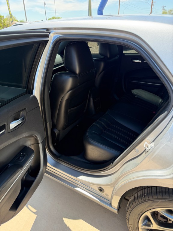 2018 Chrysler 300 Image 8