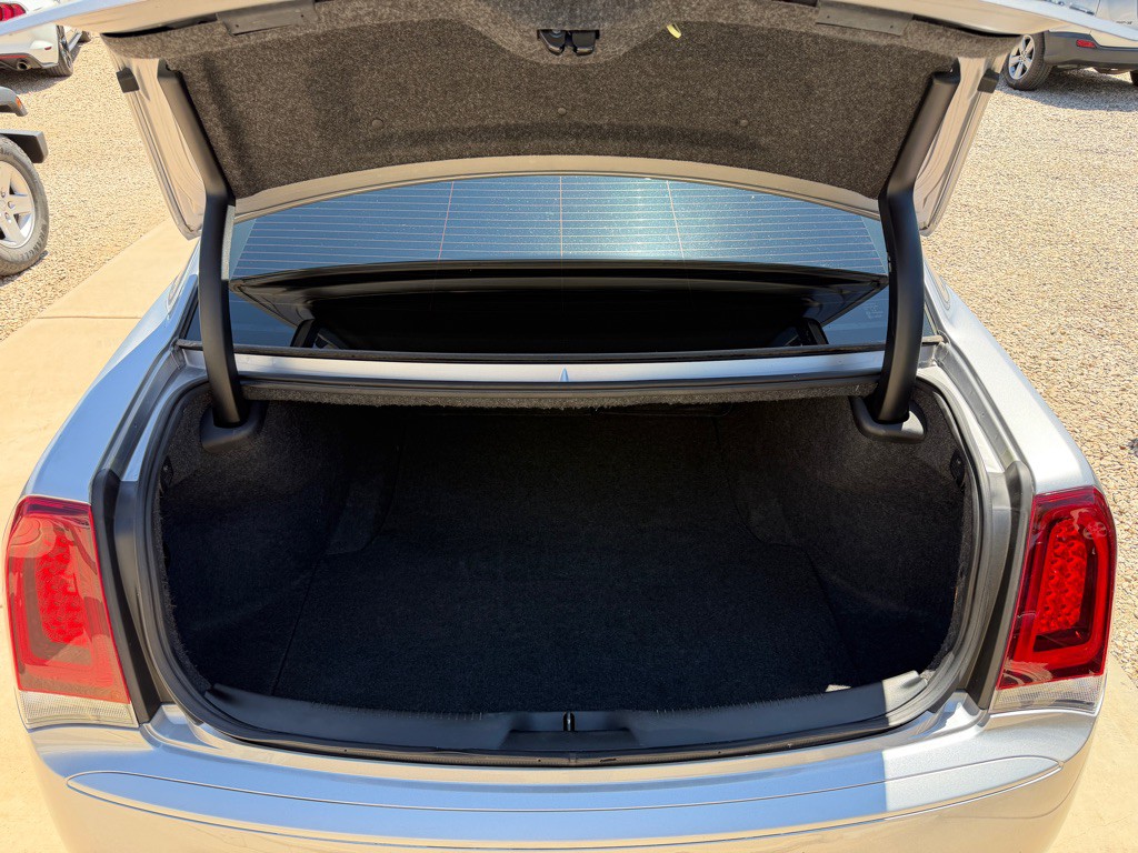 2018 Chrysler 300 Image 9