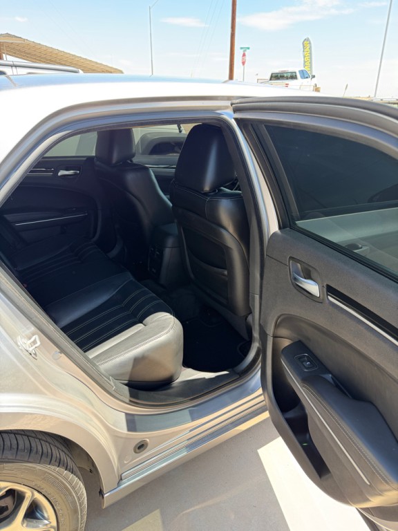 2018 Chrysler 300 Image 10