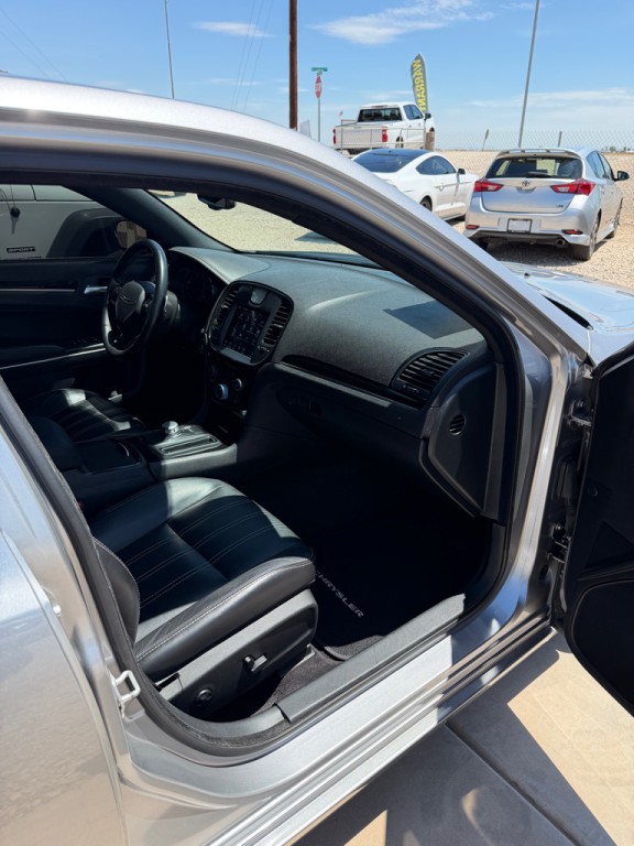 2018 Chrysler 300 Image 11