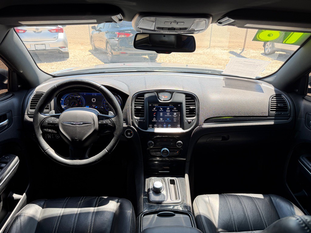 2018 Chrysler 300 Image 12