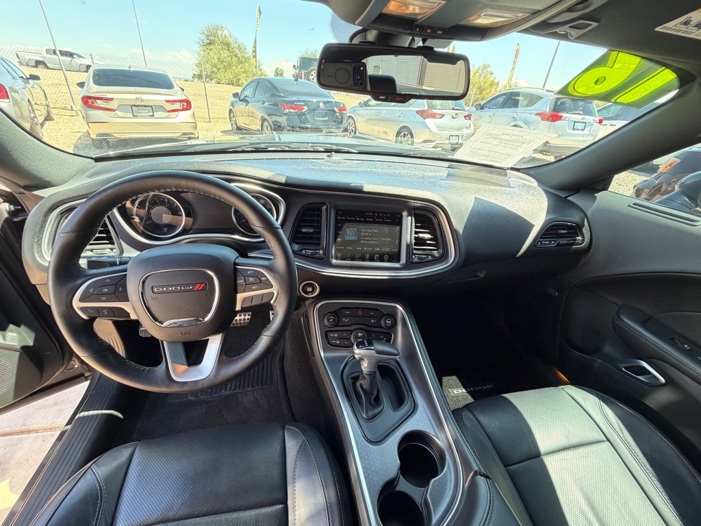 2016 Dodge Challenger Image 11